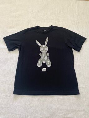 Uniqlo Men XL Jeff Koons Rabbit Graphic Tee Black Short Sleeve Art Shirt
